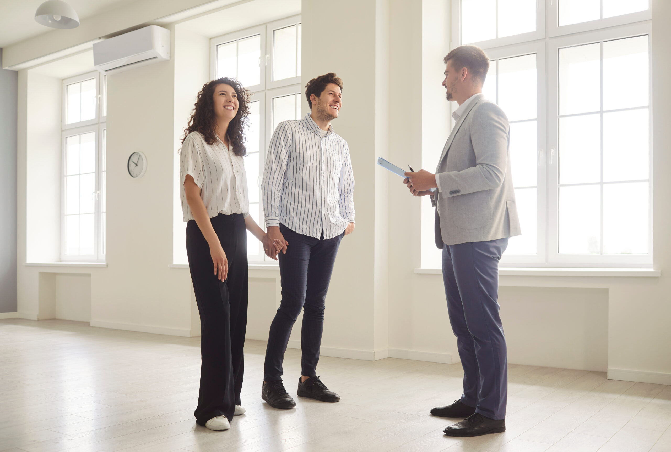 Estate agent showing a couple around a bright rental property, reflecting buy-to-let investment opportunities and rental demand in Oxford.