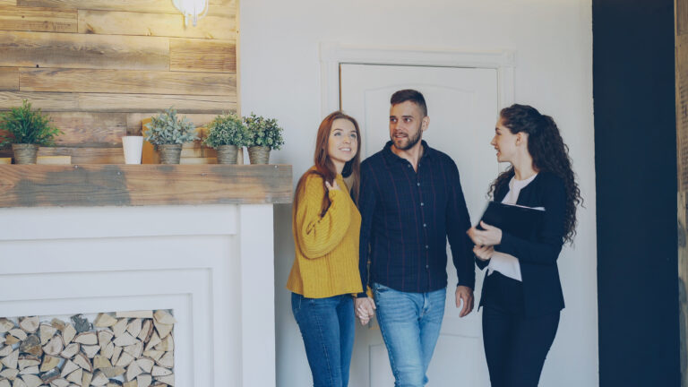 Estate agent showing a couple around a rental property, reflecting landlord compliance, tenant management and rental guidance under the Renters’ Rights Act in Leamington Spa.