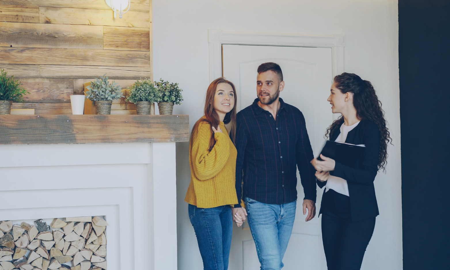 Letting agent speaking with a couple during a property viewing, representing Private Residential Tenancy guidance for landlords in Stirling.